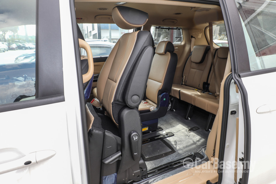 Kia Carnival YP (2017) Interior