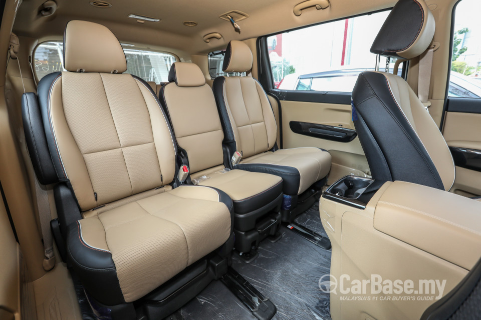Kia Carnival YP (2017) Interior