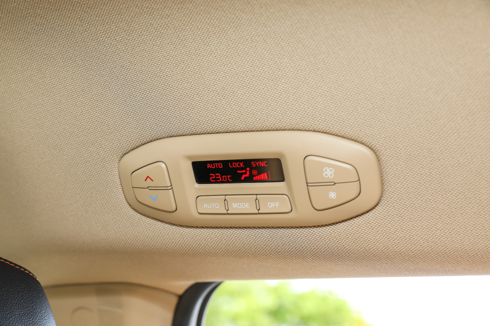 Kia Carnival YP (2017) Interior