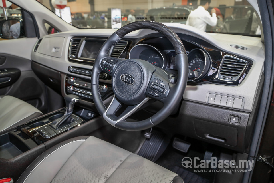 Kia Carnival YP (2017) Interior