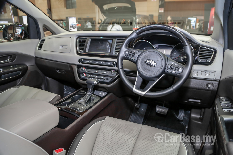 Kia Carnival YP (2017) Interior