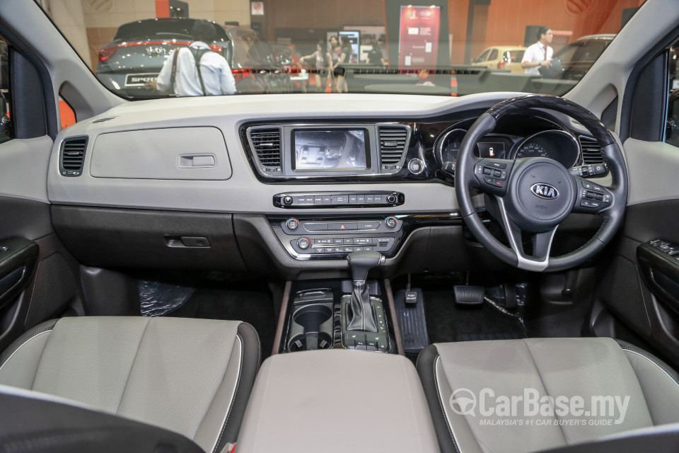 Kia Carnival YP (2017) Interior