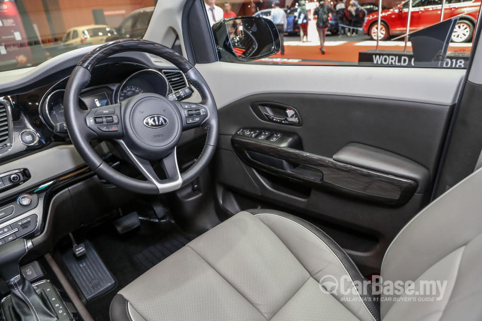Kia Carnival YP (2017) Interior