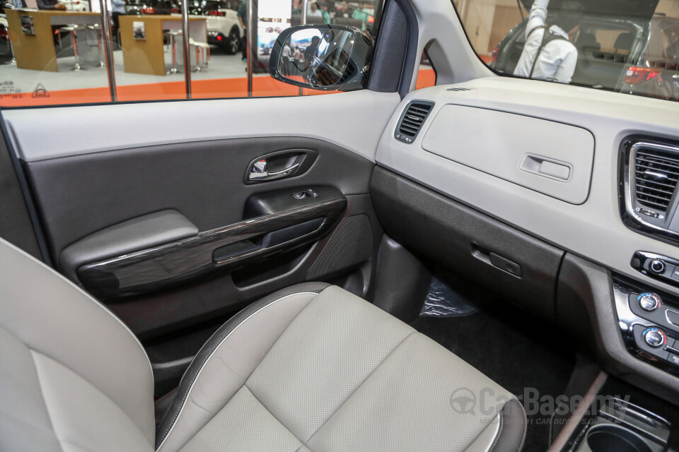 Kia Carnival YP (2017) Interior