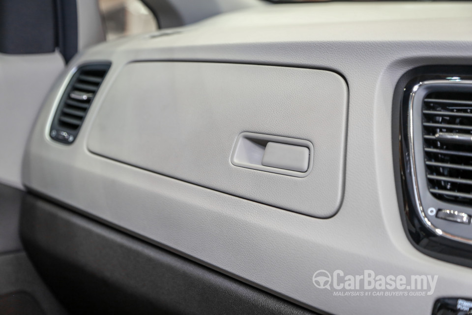 Kia Carnival YP (2017) Interior