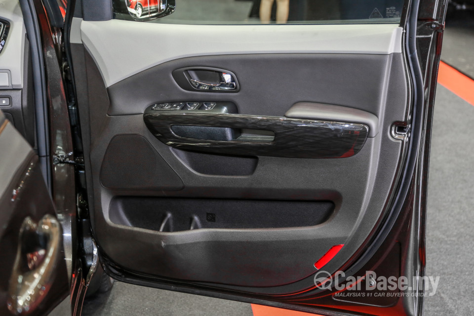 Kia Carnival YP (2017) Interior