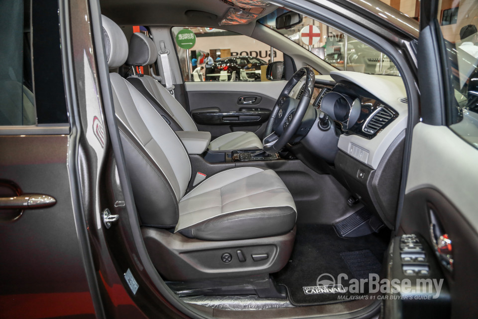 Kia Carnival YP (2017) Interior