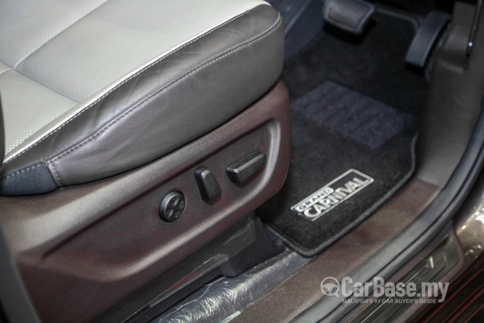Kia Carnival YP (2017) Interior