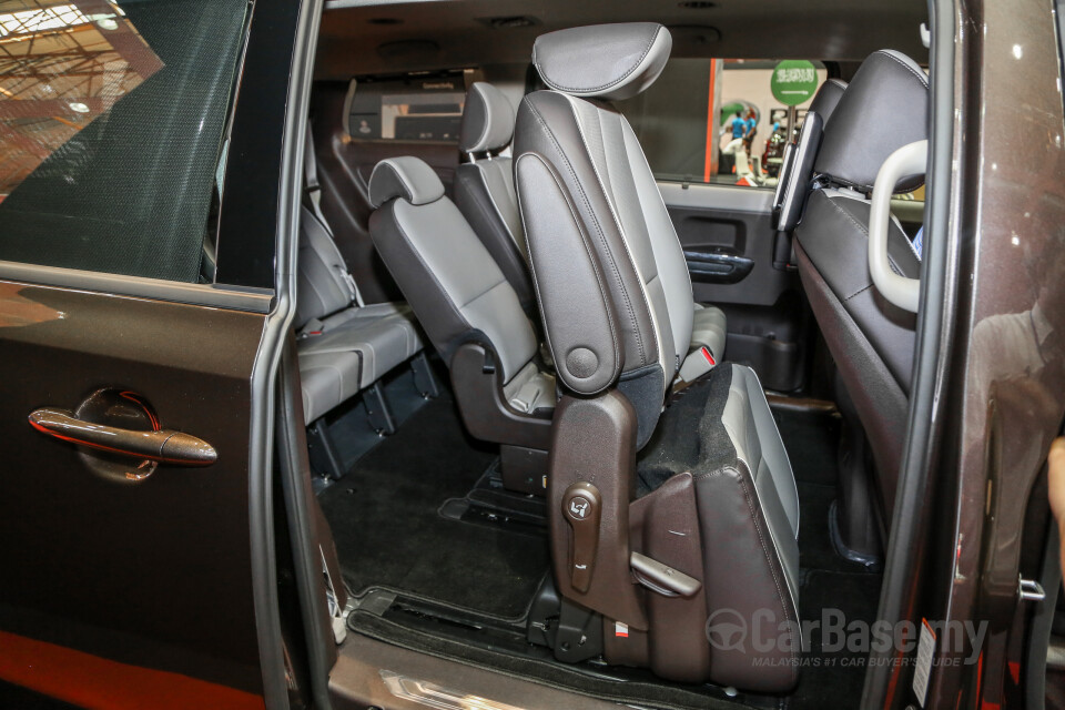Kia Carnival YP (2017) Interior