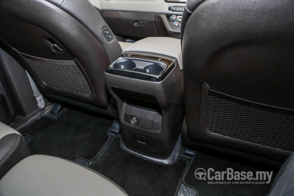 Kia Carnival YP (2017) Interior