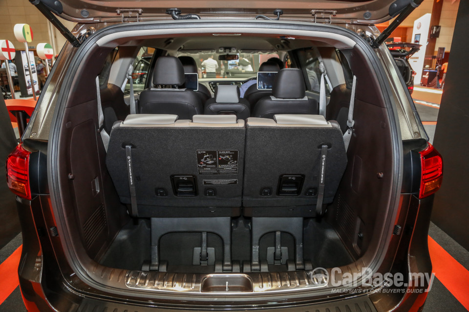 Kia Carnival YP (2017) Interior