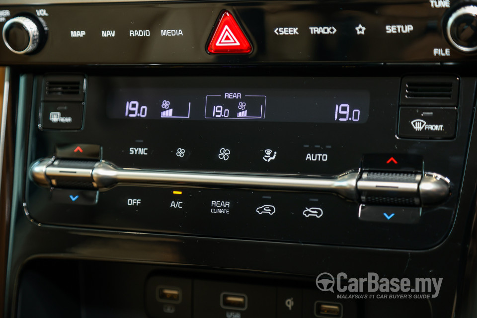 Kia Carnival KA4 (2022) Interior