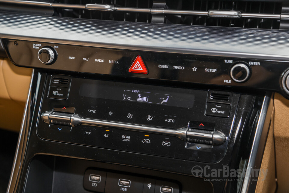 Kia Carnival KA4 (2022) Interior