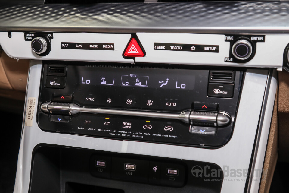 Kia Carnival KA4 (2022) Interior