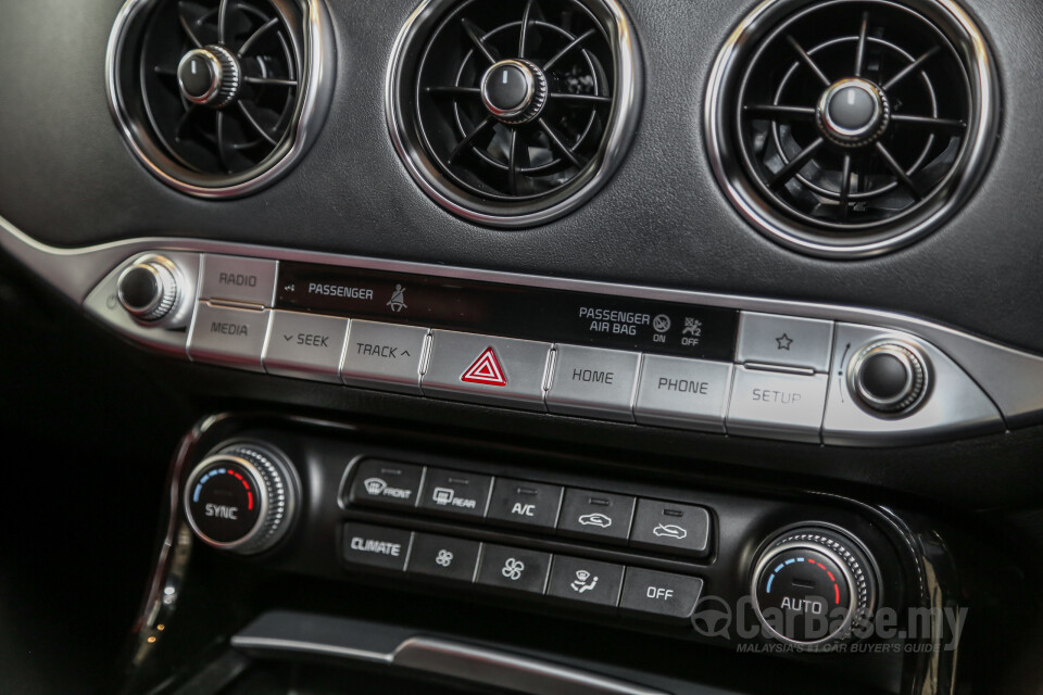 Nissan Navara D23 Facelift (2021) Interior