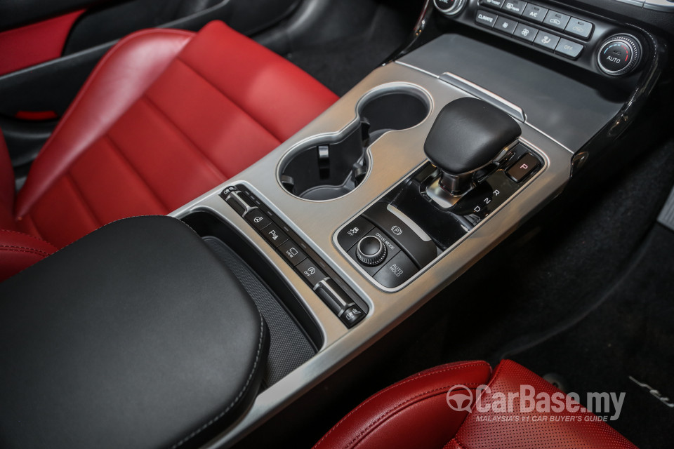 Kia Stinger CK (2018) Interior