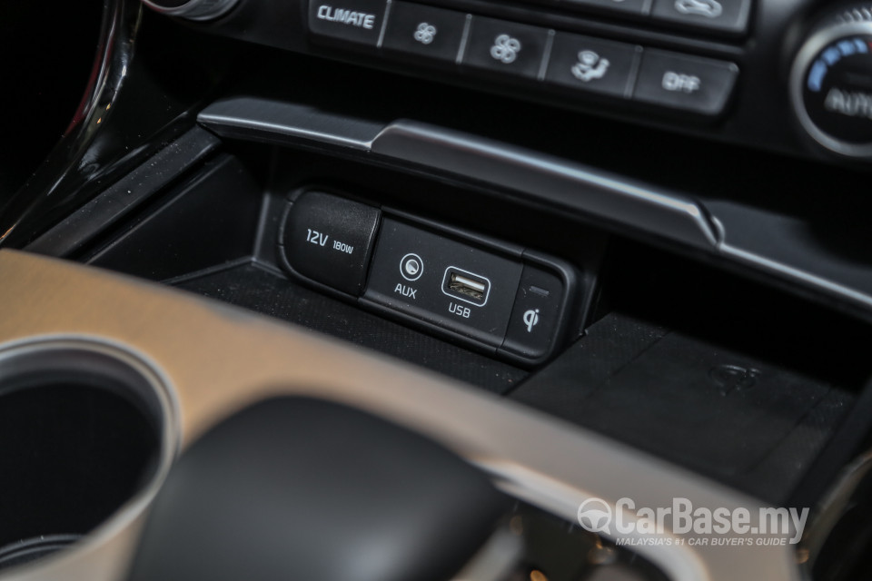 Kia Stinger CK (2018) Interior