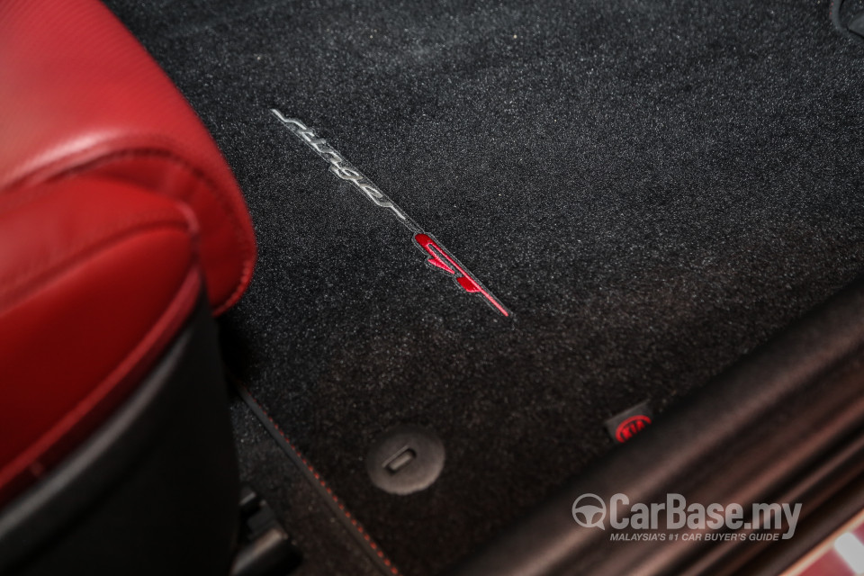 Kia Stinger CK (2018) Interior