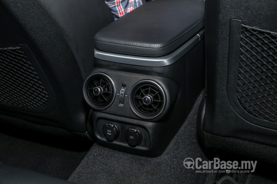 Kia Stinger CK (2018) Interior