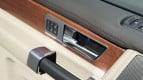 Land Rover Discovery Interior photo
