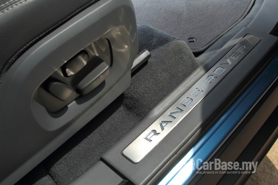 Land Rover Range Rover Evoque L538 (2011) Interior