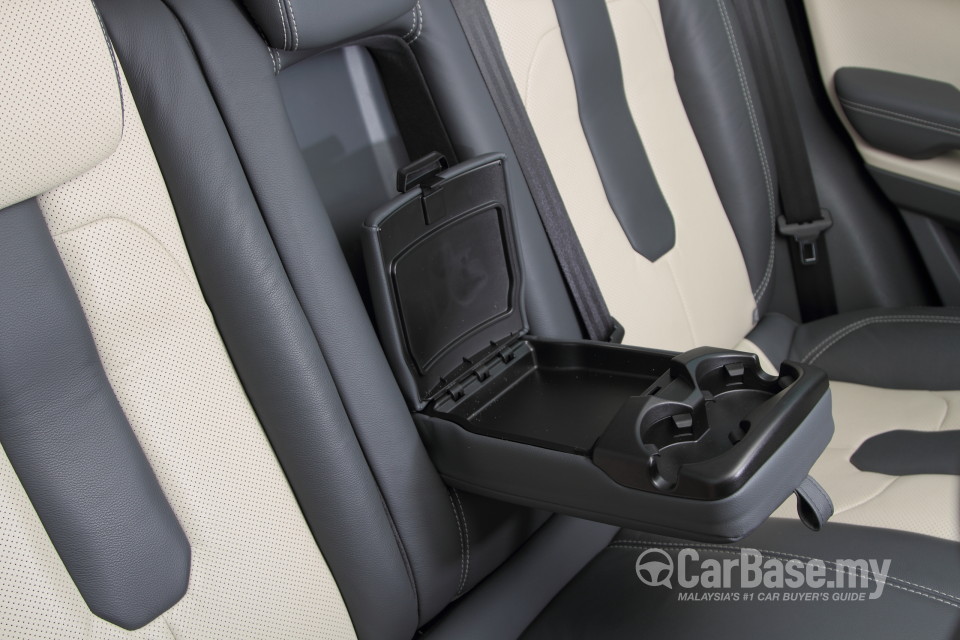 Land Rover Range Rover Evoque L538 (2011) Interior