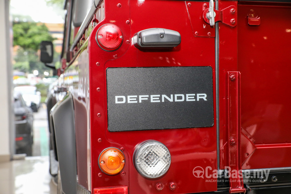 Land Rover Defender L316 (2011) Exterior