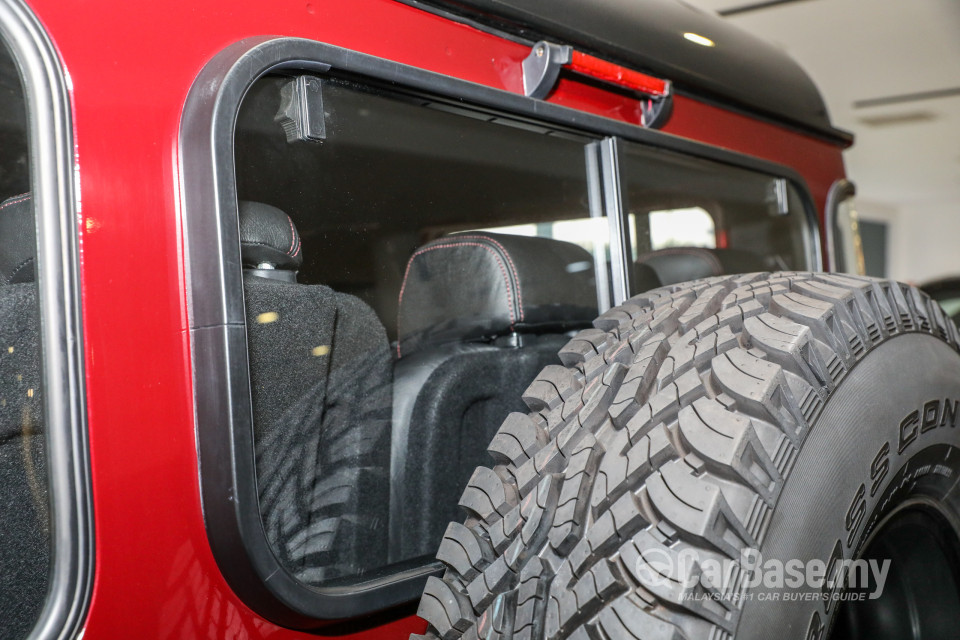 Land Rover Defender L316 (2011) Exterior