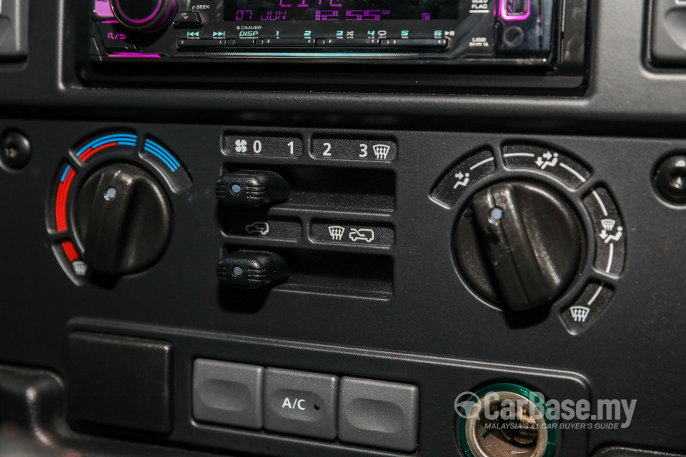 Land Rover Defender L316 (2011) Interior
