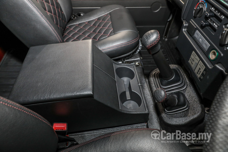 Land Rover Defender L316 (2011) Interior