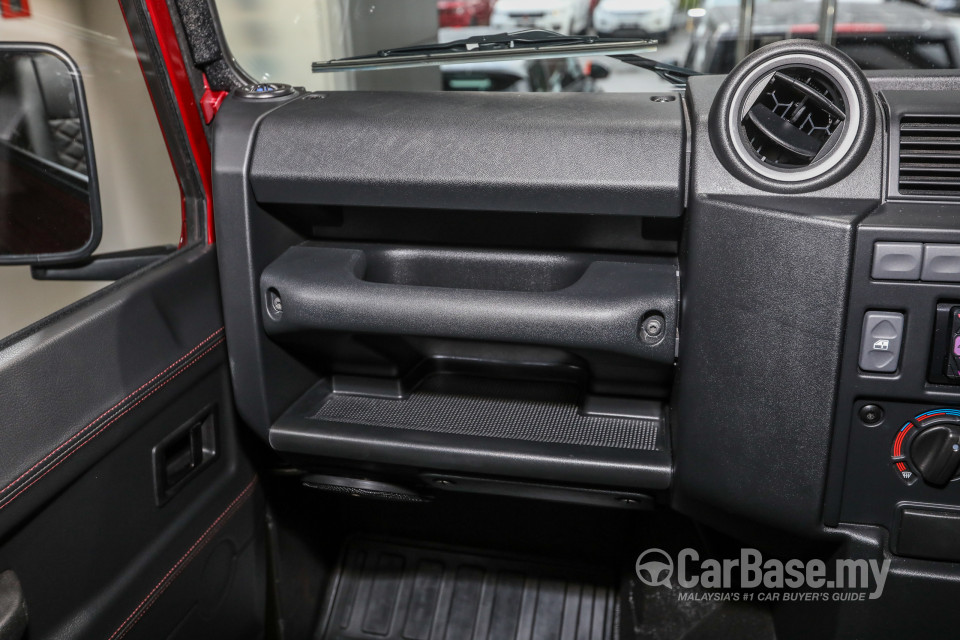 Land Rover Defender L316 (2011) Interior