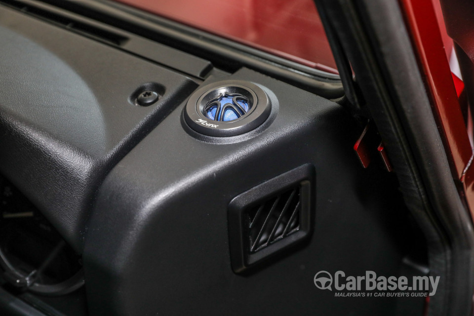 Land Rover Defender L316 (2011) Interior