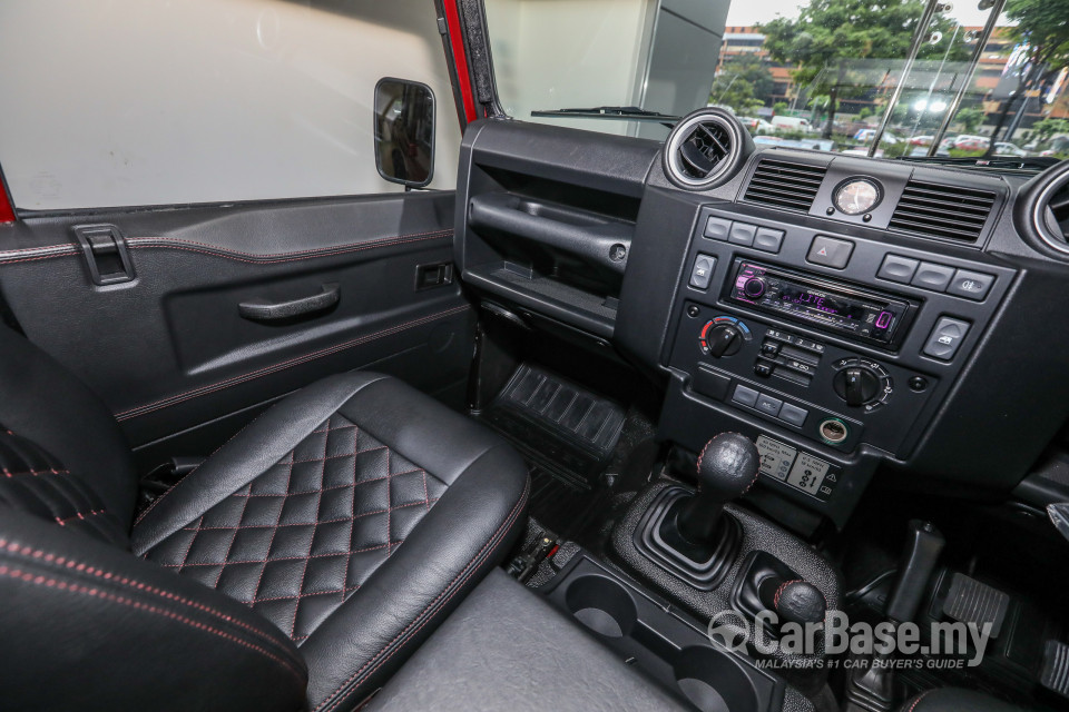 Land Rover Defender L316 (2011) Interior