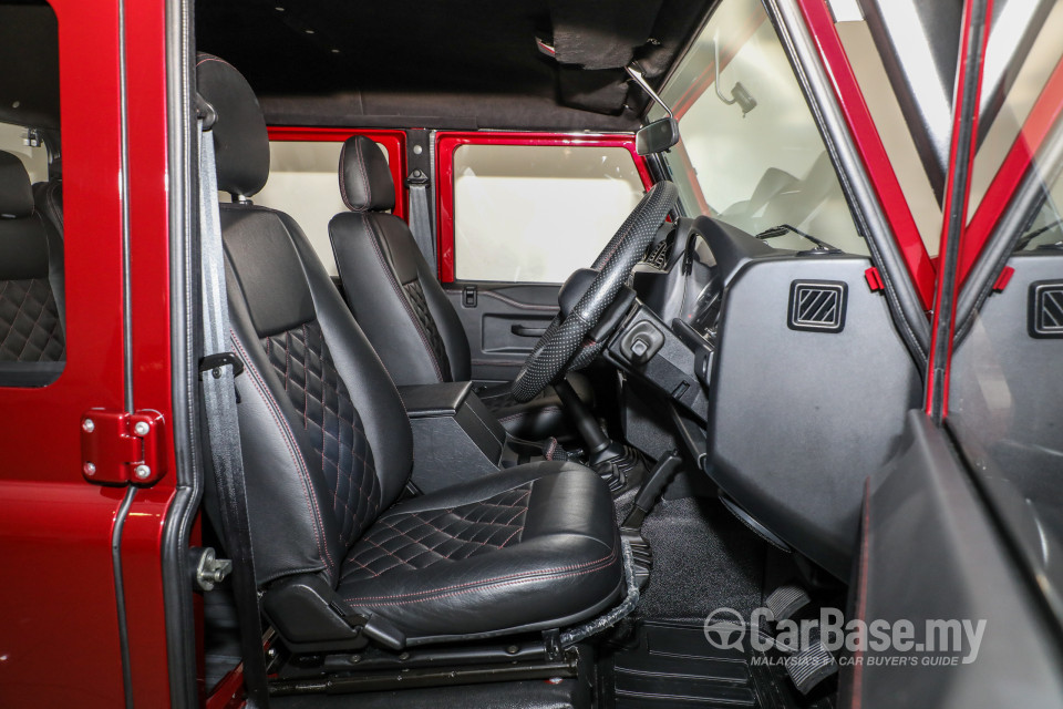 Land Rover Defender L316 (2011) Interior