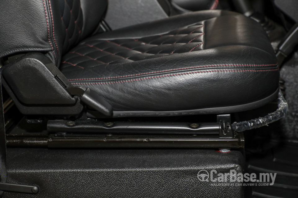 Land Rover Defender L316 (2011) Interior