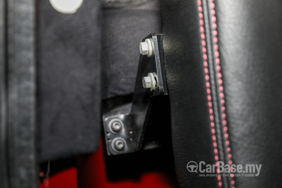 Land Rover Defender L316 (2011) Interior