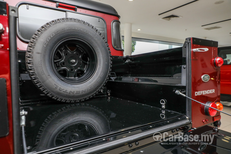 Land Rover Defender L316 (2011) Interior