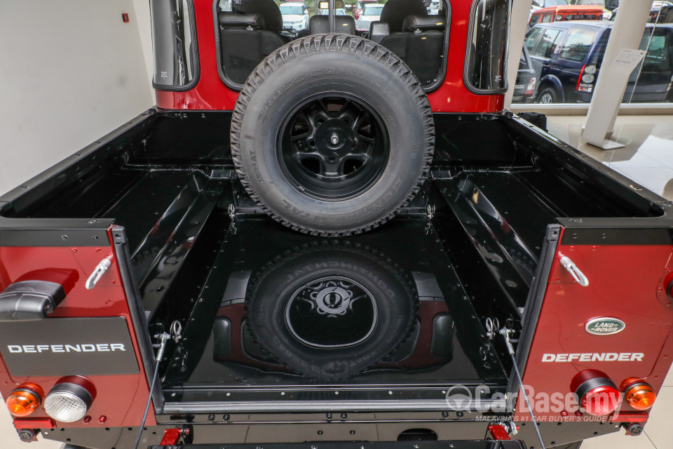 Land Rover Defender L316 (2011) Interior