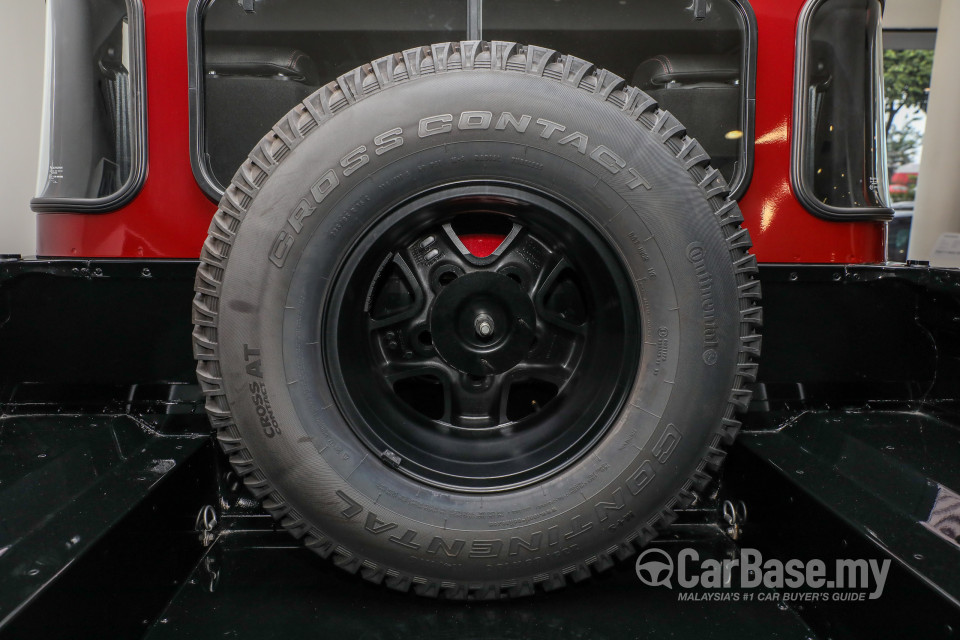 Land Rover Defender L316 (2011) Interior