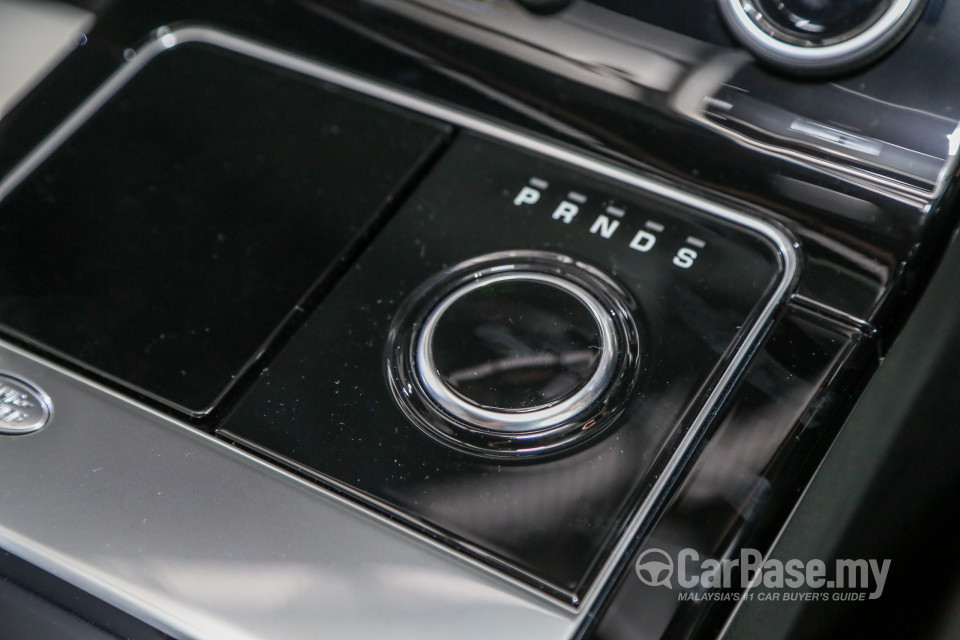 Land Rover Range Rover Velar L560 (2018) Interior