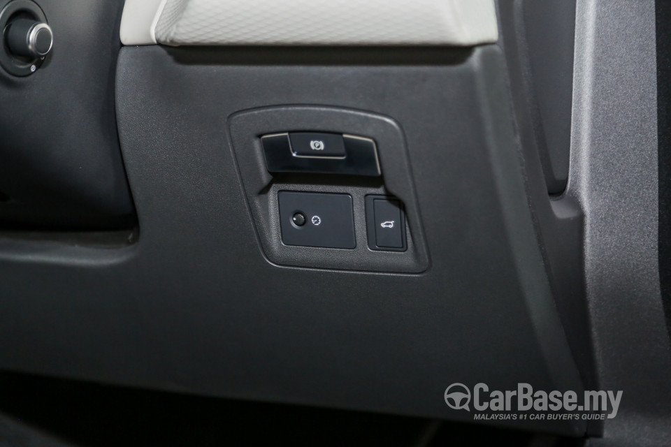 Land Rover Range Rover Velar L560 (2018) Interior