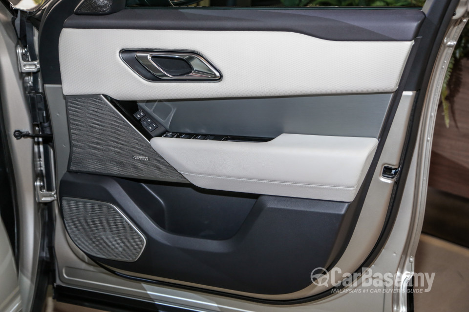 Land Rover Range Rover Velar L560 (2018) Interior