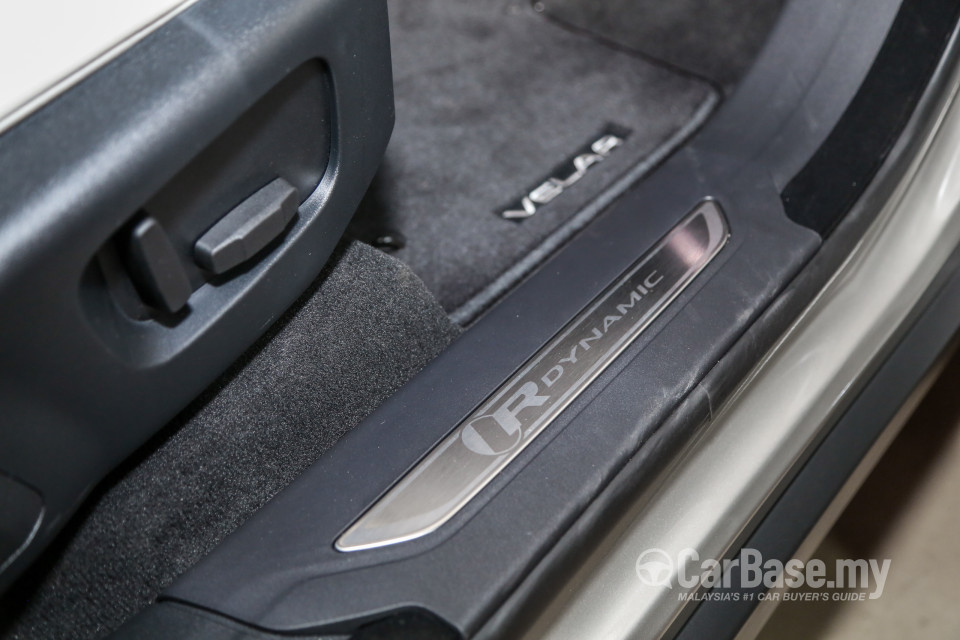 Land Rover Range Rover Velar L560 (2018) Interior