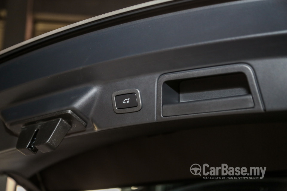 Land Rover Range Rover Velar L560 (2018) Interior