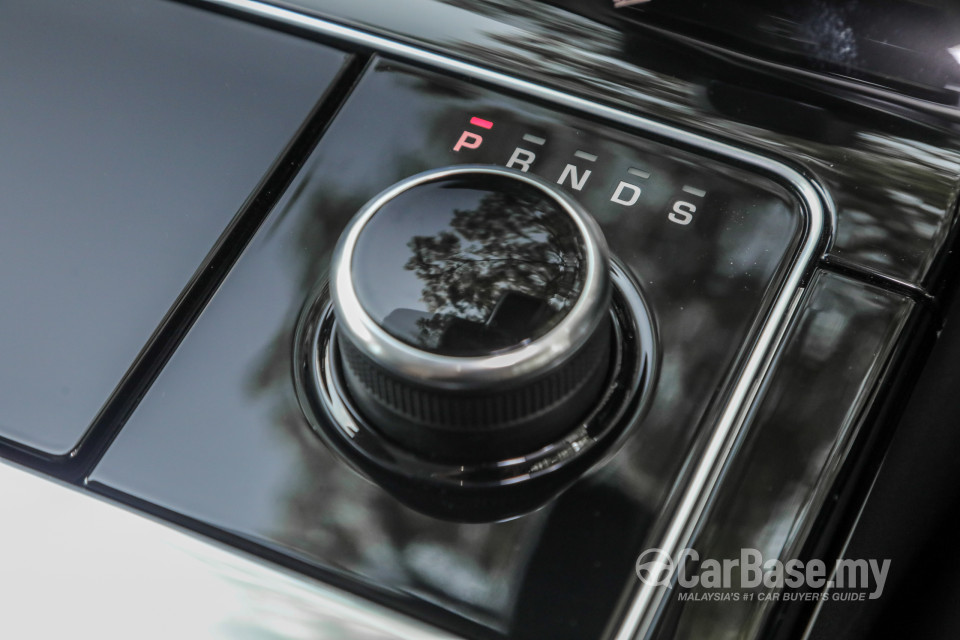 Land Rover Range Rover Velar L560 (2018) Interior