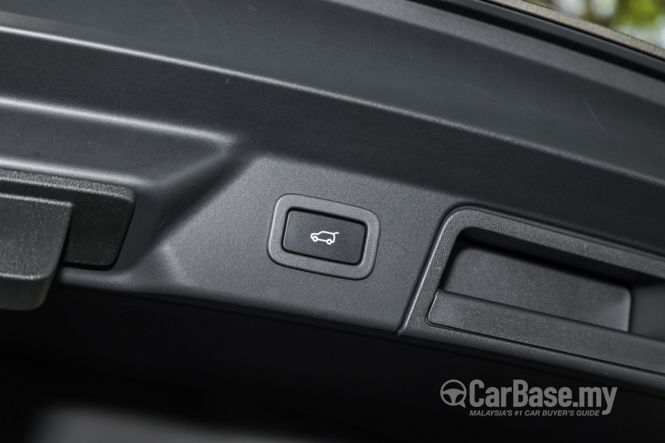 Land Rover Range Rover Velar L560 (2018) Interior