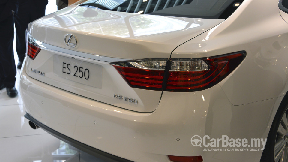 Lexus ES 6th Gen (2013) Exterior