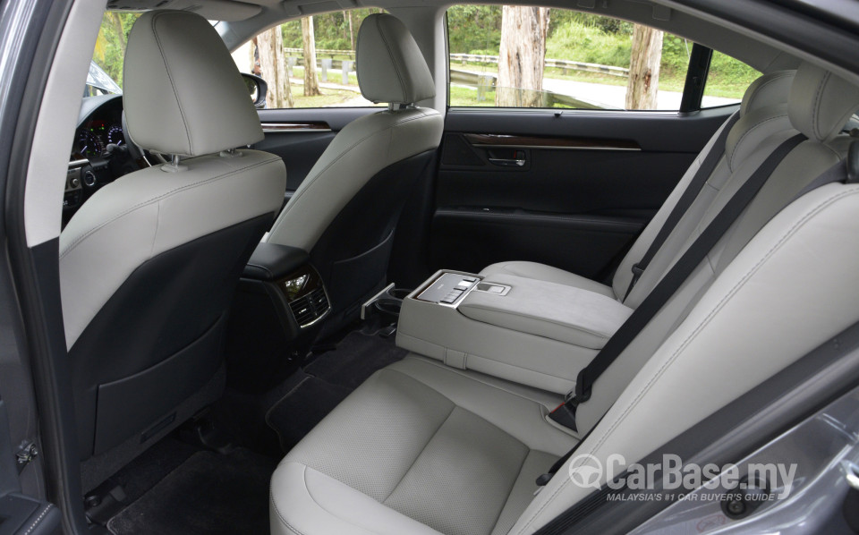 Lexus ES 6th Gen (2013) Interior