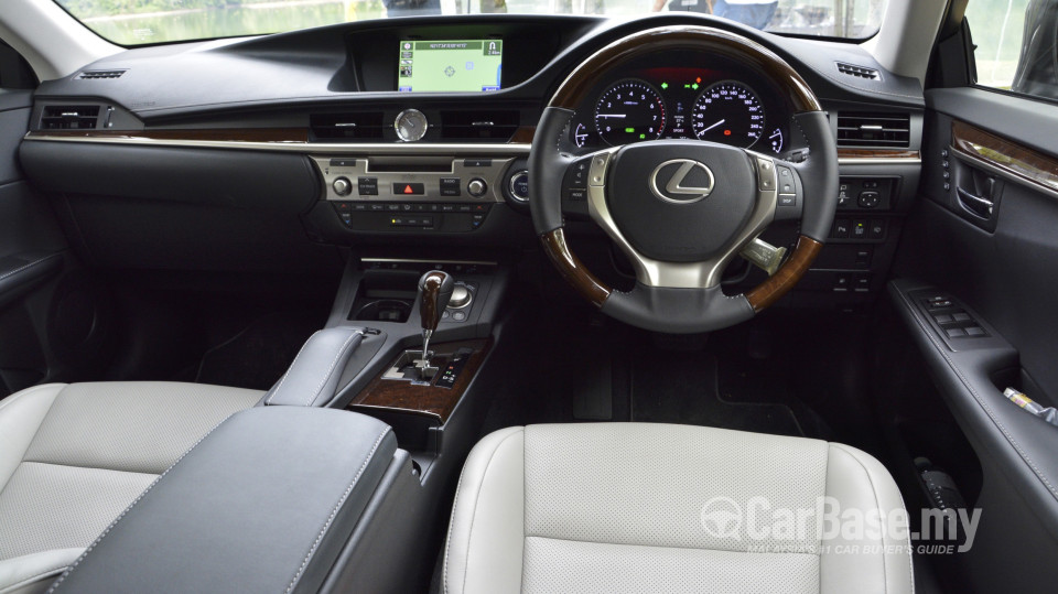 Lexus ES 6th Gen (2013) Interior