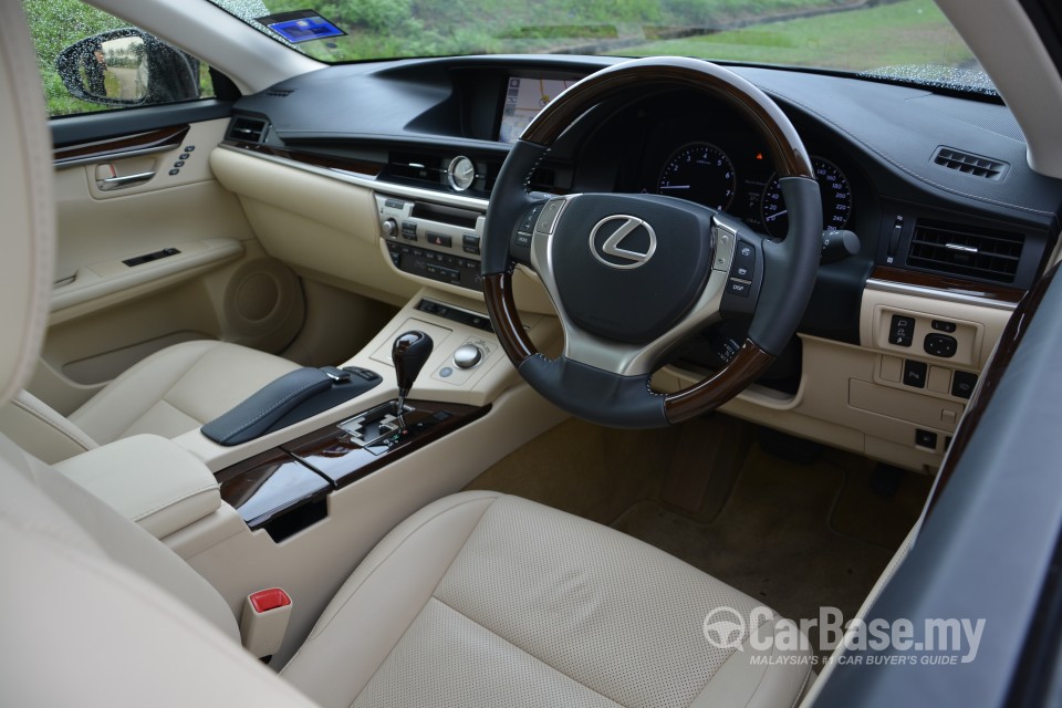 Lexus ES 6th Gen (2013) Interior